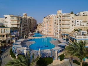 Bazén v ubytovaní Sphinx Aqua Park Beach Resort alebo v jeho blízkosti