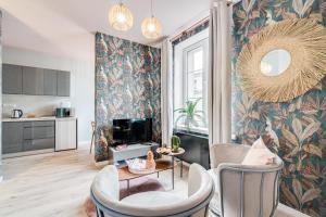 a living room with a table and two chairs at Apartamenty Stylove in Opole