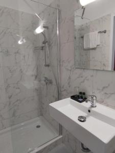A bathroom at Tina Hotel