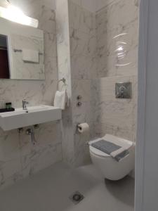 A bathroom at Tina Hotel