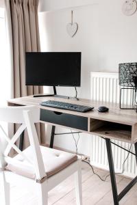 TV a/nebo společenská místnost v ubytování Jasmin & Olives