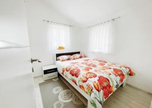 Ένα ή περισσότερα κρεβάτια σε δωμάτιο στο Apartman Sunny Hills