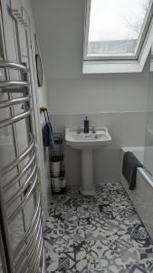 a bathroom with a sink and a bath tub at City Boho Loft Apartment Free Parking in Brighton & Hove