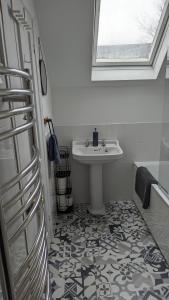 Phòng tắm tại City Beach Loft Apartment Free Parking +13 ảnh