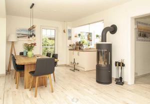 a kitchen with a table and a stove in a room at Ferienhaus ELSA Kinder erst ab 12 in Dierhagen