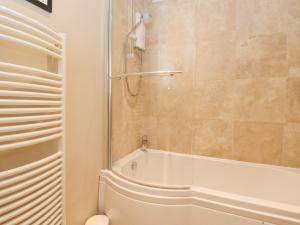 Koupelna v ubytování Larch Cottage at Esthwaite Water + 19 fotografií