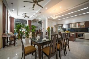 Køkken eller tekøkken på Villa Đà nẵng Gần Biển - Biệt Thự Gần Biển