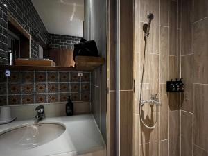 Koupelna v ubytování 金門悠哉悠古厝民宿 Yozaiyo39 B&B + 29 fotografií