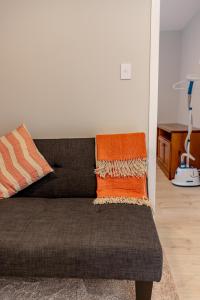 Posezení v ubytování Back Garden Flat with Free On Street Parking and Fiber WIFI - 15 mins to Ferry, Stadium, CBD