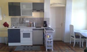 Studio de Tourisme Tilleuls tesisinde mutfak veya mini mutfak