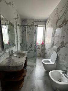 Koupelna v ubytování Behram Apartment