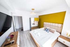 Rúm í herbergi á OLD CITY Ultracentral Calea Victoriei