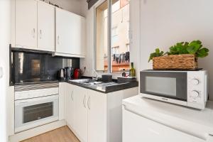 Cucina o angolo cottura di Lodging Apartments Barceloneta Beach Studio 12