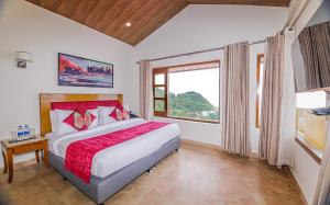 เตียงในห้องที่ Green N Breeze Resorts Mussoorie
