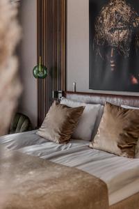 Postel nebo postele na pokoji v ubytování xhotel