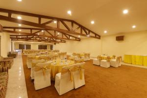 Restaurace v ubytování Green N Breeze Resorts Mussoorie