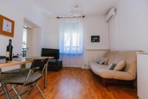 TV a/nebo společenská místnost v ubytování B&B Vransko 29