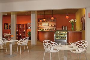 Um restaurante ou outro lugar para comer em Sunscape Curacao Resort Spa & Casino