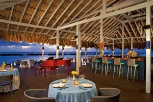 Restaurace v ubytování Sunscape Curacao Resort Spa & Casino