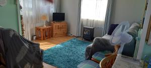 a living room with a couch and a fireplace at Sundowner 3 Bed Chalet in Hemsby Great Yarmouth in Great Yarmouth