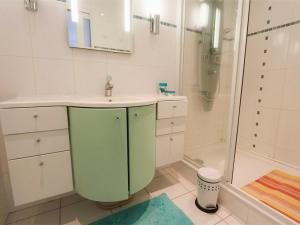 a bathroom with a sink and a shower at Bénodet, appart. 3*, plage à pied, parking privé - FR-1-481-52 in Bénodet +8 photos