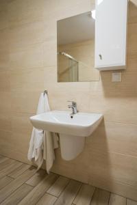 a bathroom with a sink and a mirror at Noclegi Junior Wągrowiec in Wągrowiec