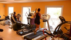 Fitness centrum a/nebo fitness zařízení v ubytování Camping Les Palmiers