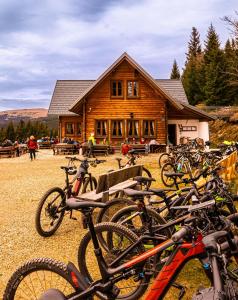 a group of bikes parked in front of a log house at Glatzl Trahütten Alm in Sankt Lorenzen am Wechsel