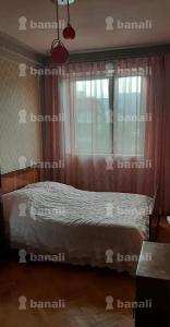 een slaapkamer met een bed met roze gordijnen en een raam bij DEBED in Alaverdi
