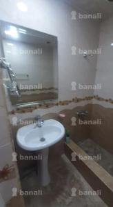 een badkamer met een wastafel en een spiegel bij DEBED in Alaverdi