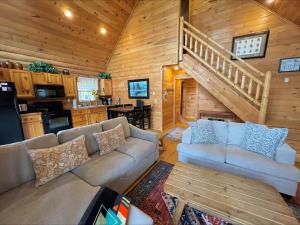 a living room with a couch and a staircase in a cabin at Evergreen in Oakland