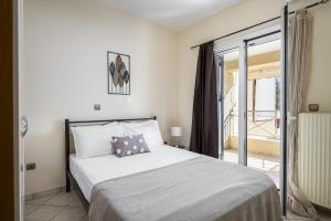 Postelja oz. postelje v sobi nastanitve Villa Nina with Private Plunge Pool, 5km to Corfu Town