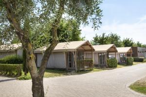 a row of camping cottages at a resort at hu Venezia Camping in Town in Marghera