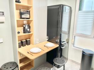 a bathroom with a shower and a table and chairs at Estudio Regenta Con Parking privado in Oviedo