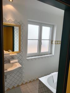 Koupelna v ubytování Hotel Grünwaldkopf + 37 fotografií
