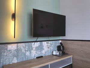 Televízia a/alebo spoločenská miestnosť v ubytovaní Promień Słońca
