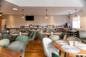 Um restaurante ou outro lugar para comer em Avenida Boutique Hotel