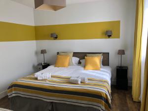 Postel nebo postele na pokoji v ubytování Hotel Les Embruns