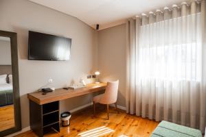 Uma TV ou centro de entretenimento em Avenida Boutique Hotel