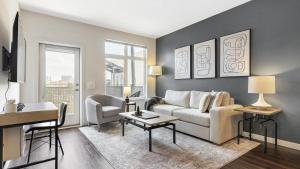 Posezení v ubytování Landing at eXchange - Studio in Downtown Detroit