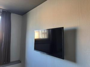 TV a/nebo společenská místnost v ubytování Le New Matinal