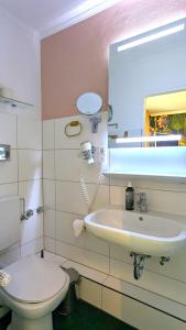 Koupelna v ubytování WannerHus Hotel
