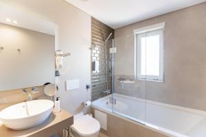 Um banheiro em Avenida Boutique Hotel