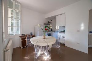 a kitchen with a table with a vase of flowers on it at La Torre di Gaia in Dolceacqua