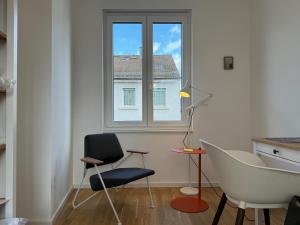 a room with a chair and a table and a window at Barkhausstraße in Darmstadt