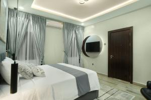 Letto o letti in una camera di Kashco Apartments Wuse 2 Abuja