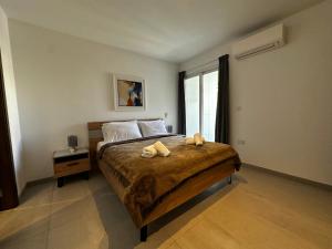 Giường trong phòng chung tại 86 Spinola Bay