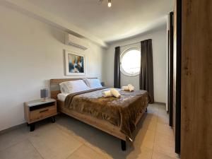 Giường trong phòng chung tại 86 Spinola Bay