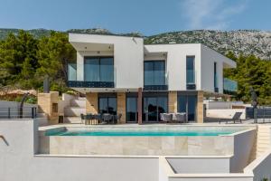 Bazén v ubytování Luxury Villa Mare, direkt am Strand nebo v jeho okolí