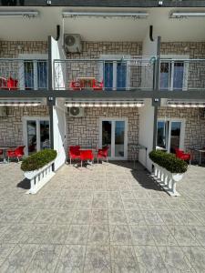 VILLA ŠIMOVIĆ APARTMENTS的阳台或露台